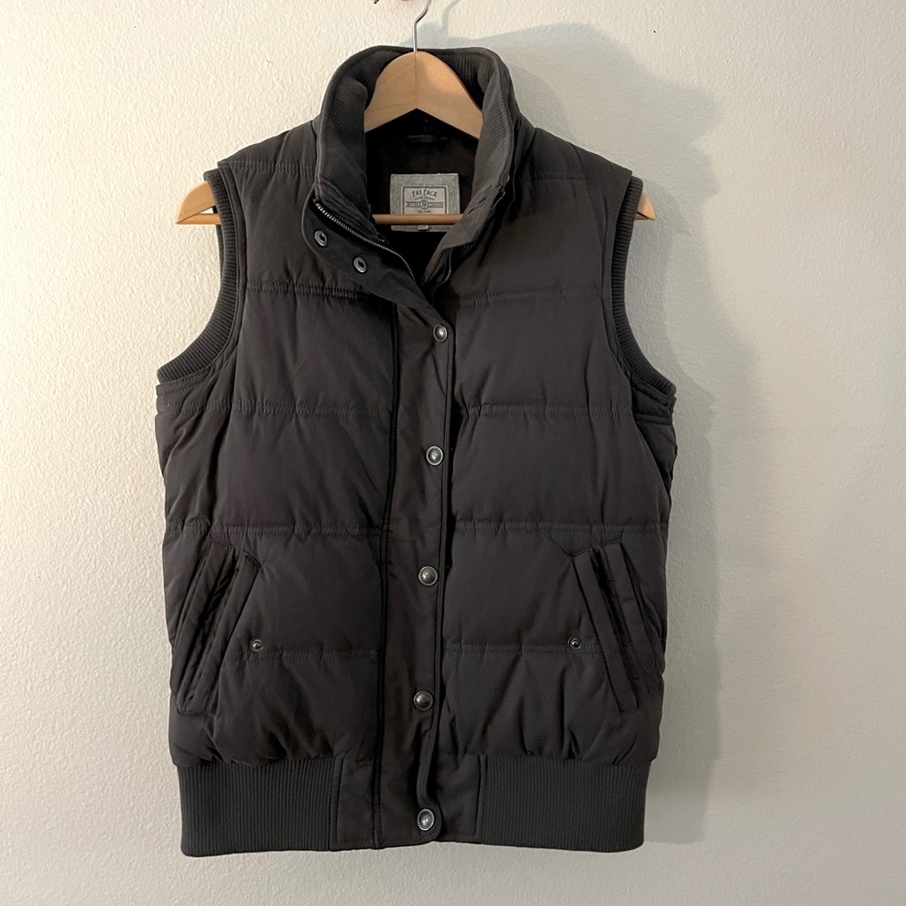 Fat Face puffer vest in grey.